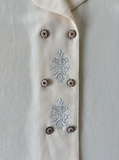 フラワー刺繍 ダブルボタンブラウス / アイボリー