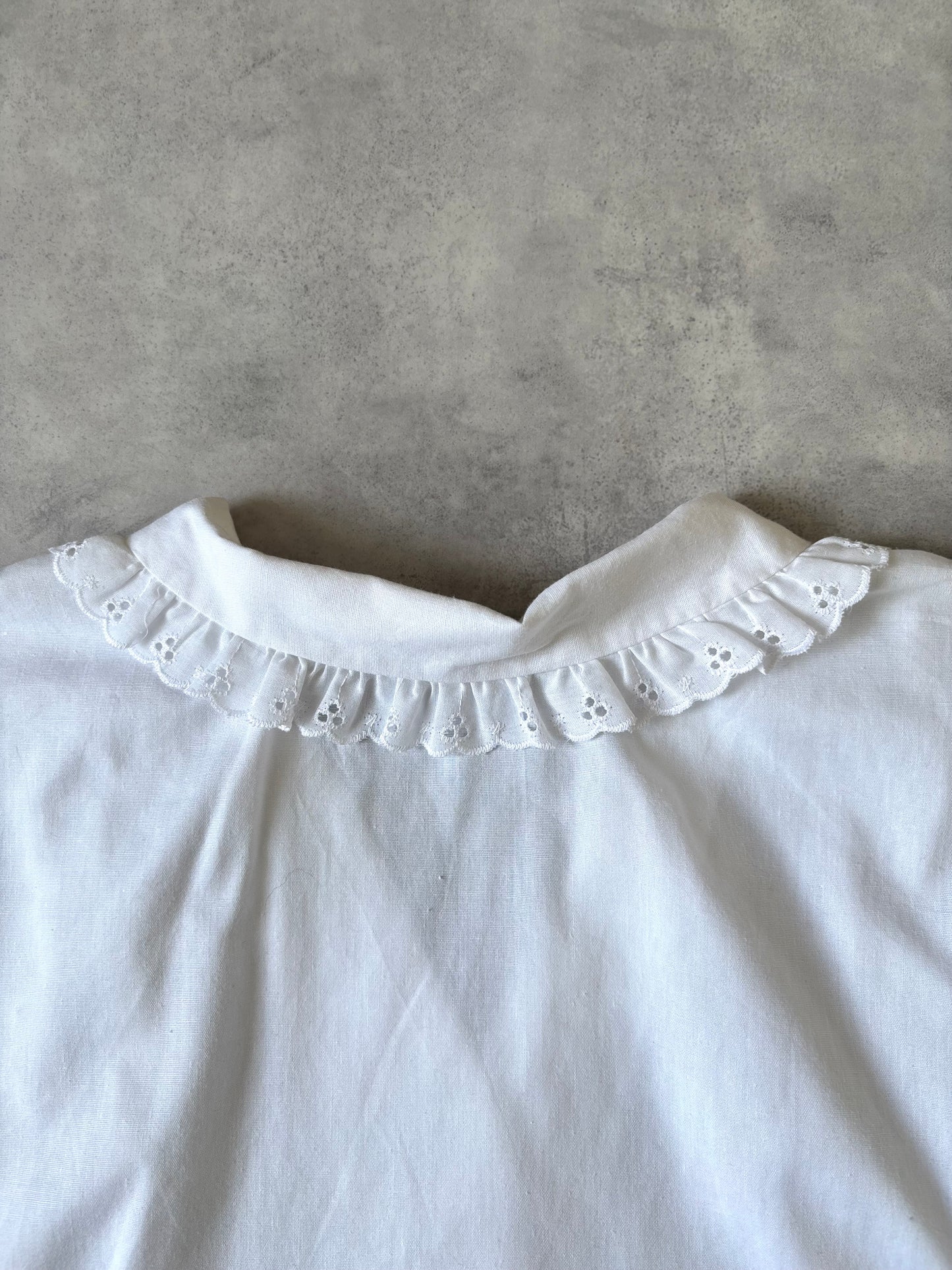 made in USA / 花柄刺繍の半袖ホワイトブラウス